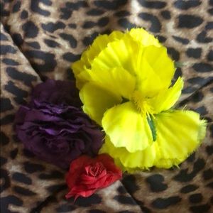 Flower hair clips 🌸